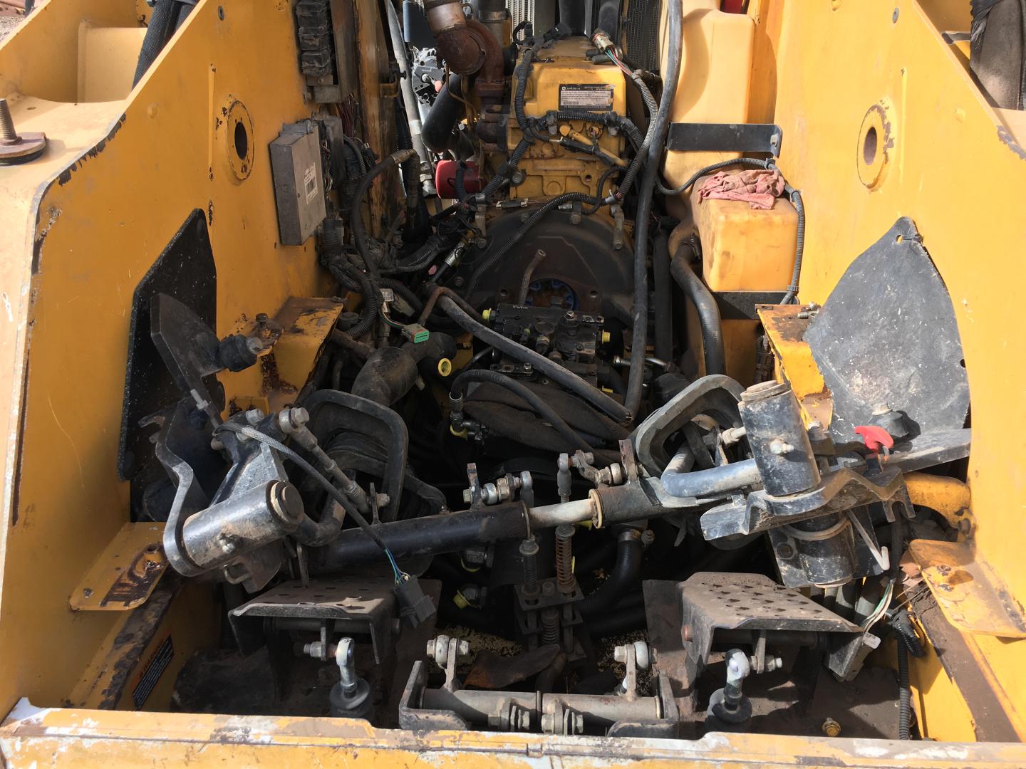 ./imagenes/INVOICE/2019/15040/MINICARGADOR  JOHN DEERE 333D (19).JPG